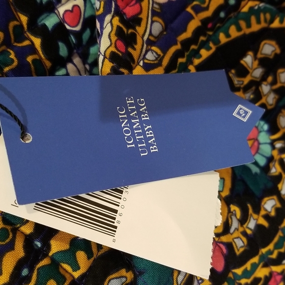 Vera bradley ultimate baby bag two large front slip pocket.Two insulated packet - Picture 6 of 7